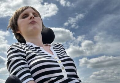 Osoba niepełnosprawna czy osoba z niepełnosprawnością? Jest jakaś różnica? Osoba niepełnosprawna czy osoba z niepełnosprawnością? Jest jakaś różnica?