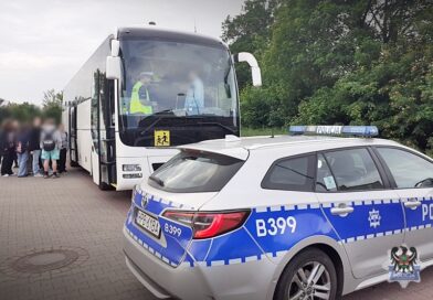 Dziecko jedzie autokarem na wycieczkę? Dowiedz się, jak krok po kroku skontrolować pojazd i kierowców Dziecko jedzie autokarem na wycieczkę? Dowiedz się, jak krok po kroku skontrolować pojazd i kierowców
